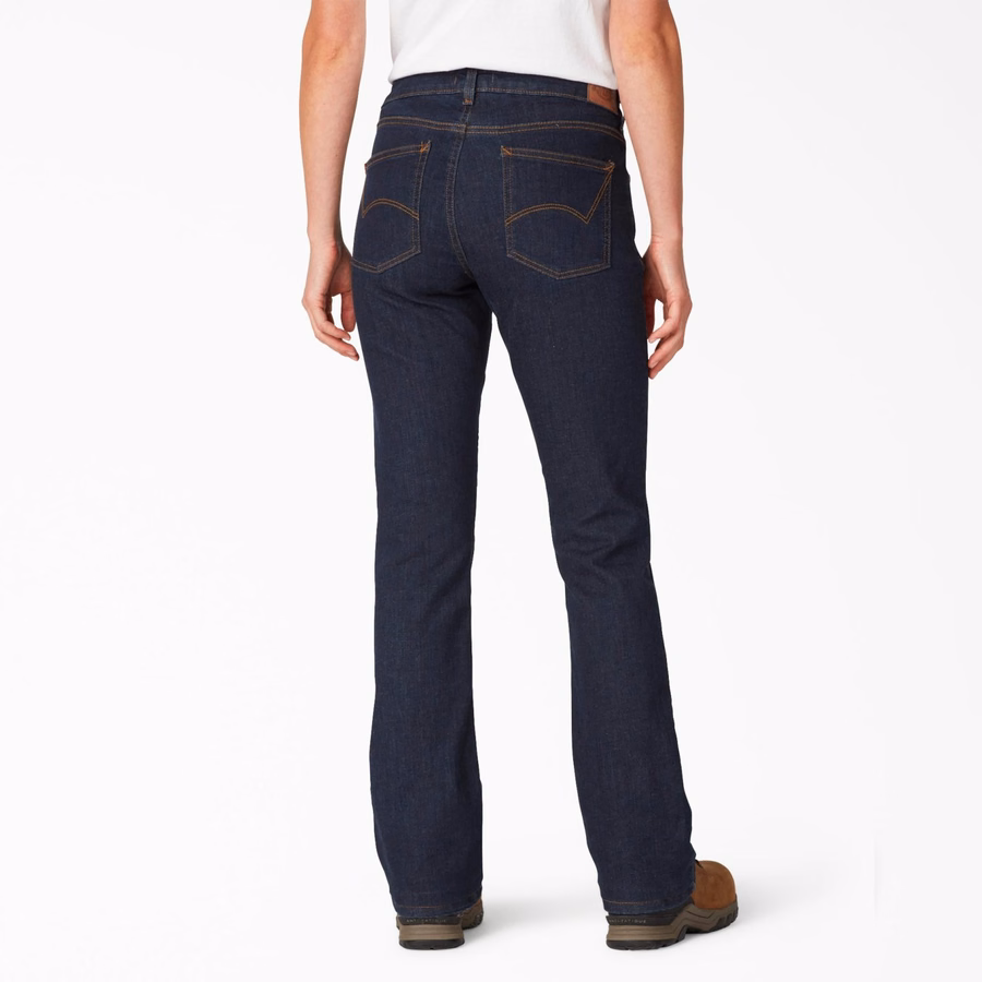 Γυναικεία τζιν με τέλειο σχήμα και bootcut